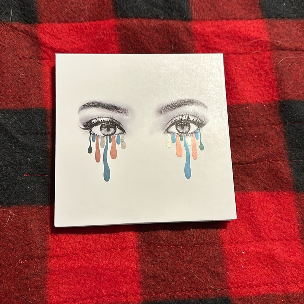 Kylie Cosmetics honey eyeshadow palette